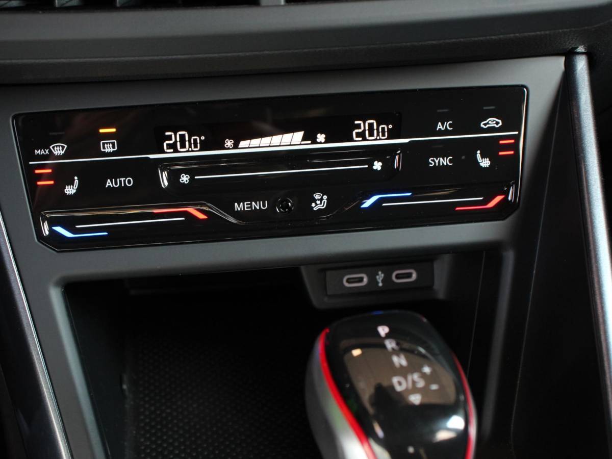 Volkswagen Polo Volkswagen Polo 2.0 TSI GTI Automaat | Apple Carplay / Android Auto | Parkersensoren V+A | Park Assist | Dodehoek Assistent | Adaptive Cruise Control | Verwarmde Voorstoelen | DAB+