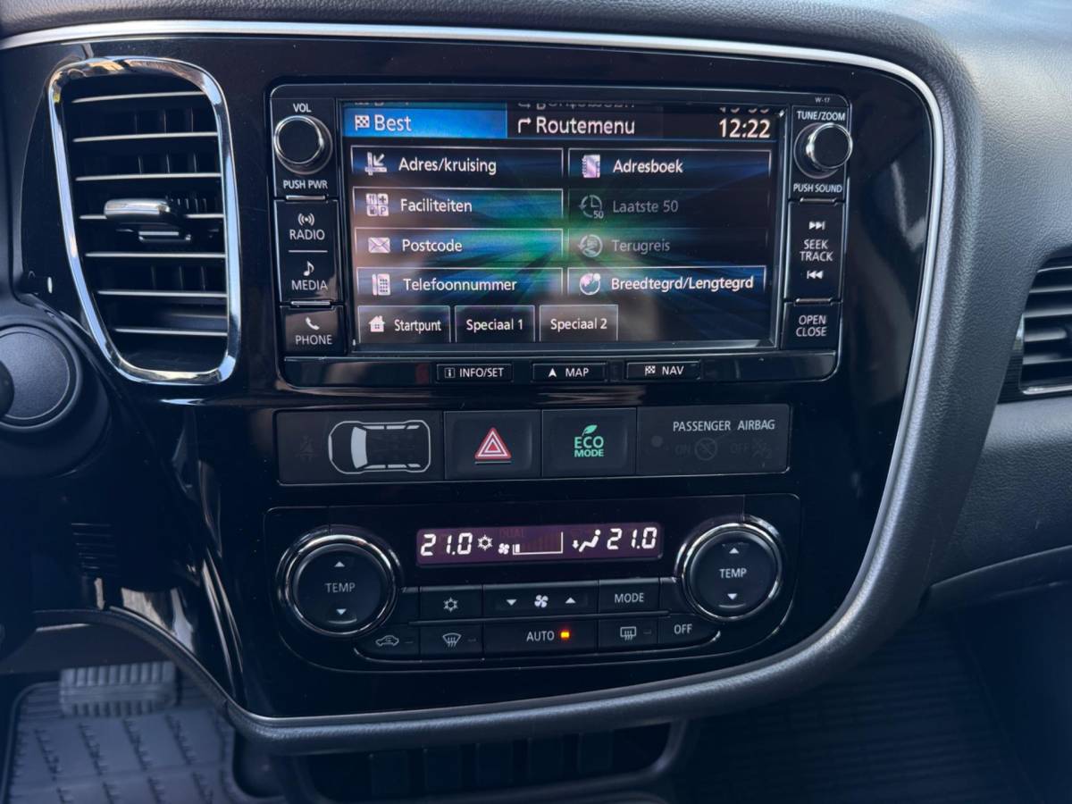 Mitsubishi Outlander Mitsubishi Outlander 2.0 Instyle / Leder / Camera / 7P