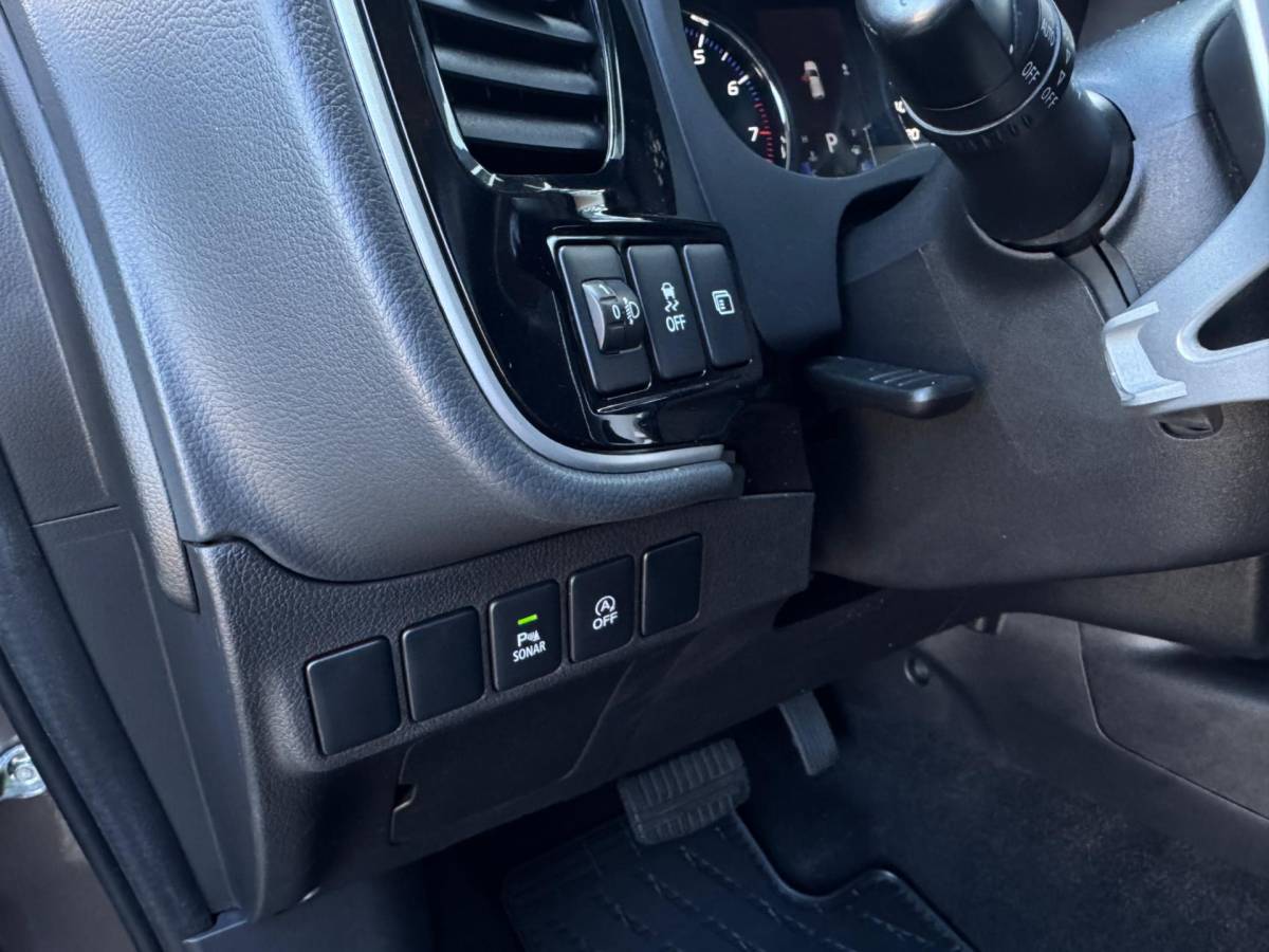 Mitsubishi Outlander Mitsubishi Outlander 2.0 Instyle / Leder / Camera / 7P