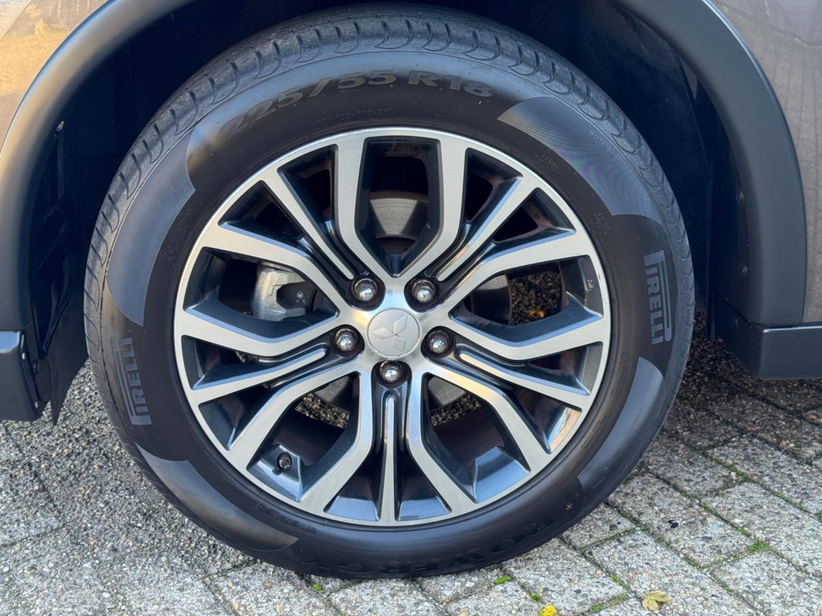 Mitsubishi Outlander Mitsubishi Outlander 2.0 Instyle / Leder / Camera / 7P