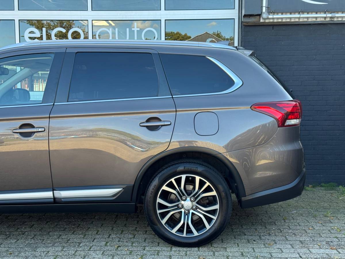 Mitsubishi Outlander Mitsubishi Outlander 2.0 Instyle / Leder / Camera / 7P