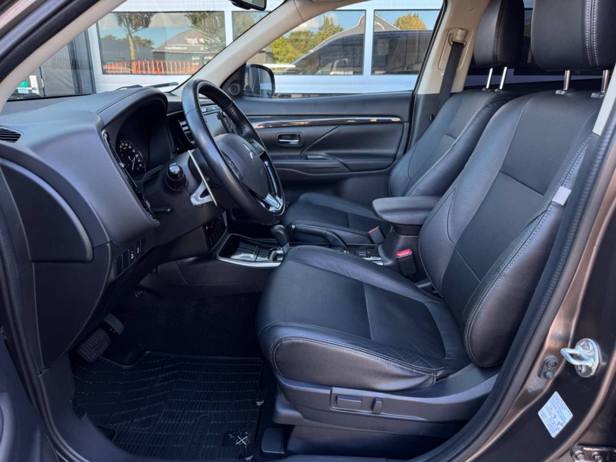 Mitsubishi Outlander Mitsubishi Outlander 2.0 Instyle / Leder / Camera / 7P