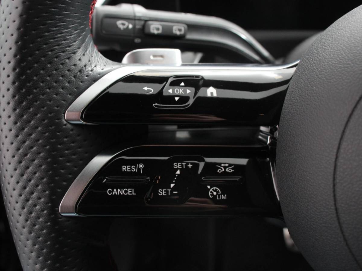 Mercedes-Benz A-Klasse Mercedes-Benz A-klasse 200 Automaat AMG Line | Navigatie | Climate control | Camera | Parkeer sensoren | Half Lederen Bekleding | Led  | Cruise Control adaptive | LM Velgen | Dab | Led