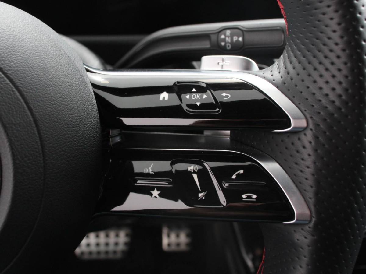 Mercedes-Benz A-Klasse Mercedes-Benz A-klasse 200 Automaat AMG Line | Navigatie | Climate control | Camera | Parkeer sensoren | Half Lederen Bekleding | Led  | Cruise Control adaptive | LM Velgen | Dab | Led