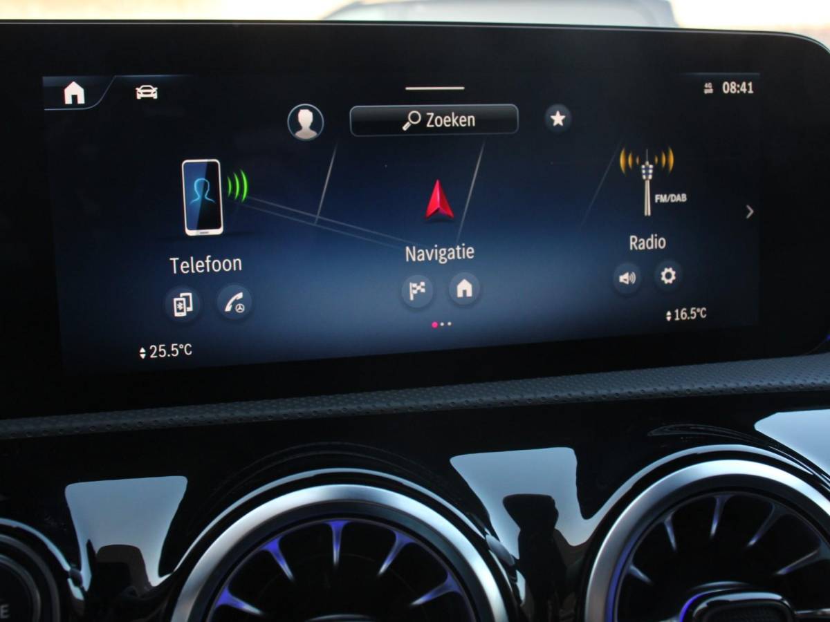 Mercedes-Benz A-Klasse Mercedes-Benz A-klasse 200 Automaat AMG Line | Navigatie | Climate control | Camera | Parkeer sensoren | Half Lederen Bekleding | Led  | Cruise Control adaptive | LM Velgen | Dab | Led