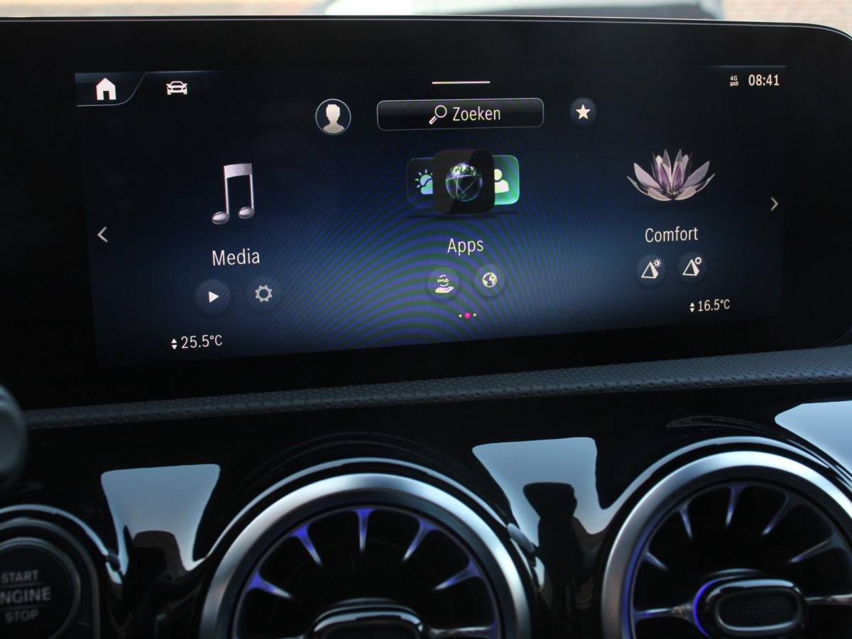 Mercedes-Benz A-Klasse Mercedes-Benz A-klasse 200 Automaat AMG Line | Navigatie | Climate control | Camera | Parkeer sensoren | Half Lederen Bekleding | Led  | Cruise Control adaptive | LM Velgen | Dab | Led