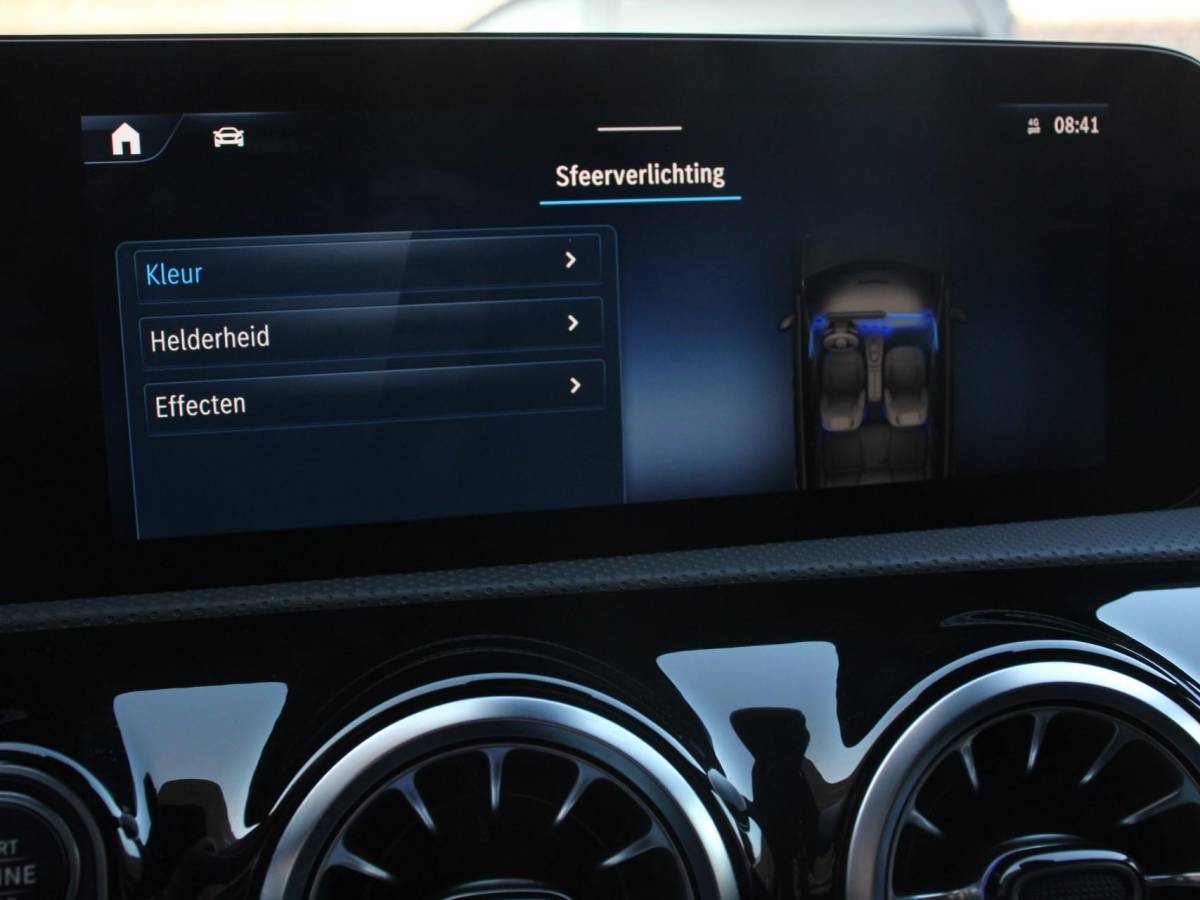 Mercedes-Benz A-Klasse Mercedes-Benz A-klasse 200 Automaat AMG Line | Navigatie | Climate control | Camera | Parkeer sensoren | Half Lederen Bekleding | Led  | Cruise Control adaptive | LM Velgen | Dab | Led