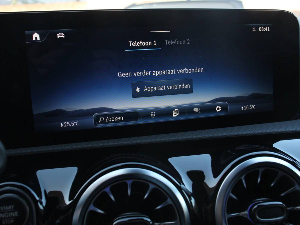 Mercedes-Benz A-Klasse Mercedes-Benz A-klasse 200 Automaat AMG Line | Navigatie | Climate control | Camera | Parkeer sensoren | Half Lederen Bekleding | Led  | Cruise Control adaptive | LM Velgen | Dab | Led