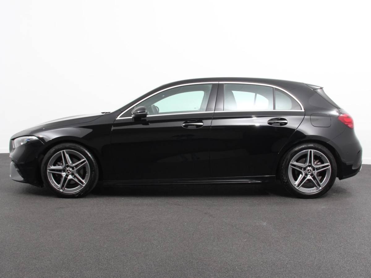 Mercedes-Benz A-Klasse Mercedes-Benz A-klasse 200 Automaat AMG Line | Navigatie | Climate control | Camera | Parkeer sensoren | Half Lederen Bekleding | Led  | Cruise Control adaptive | LM Velgen | Dab | Led