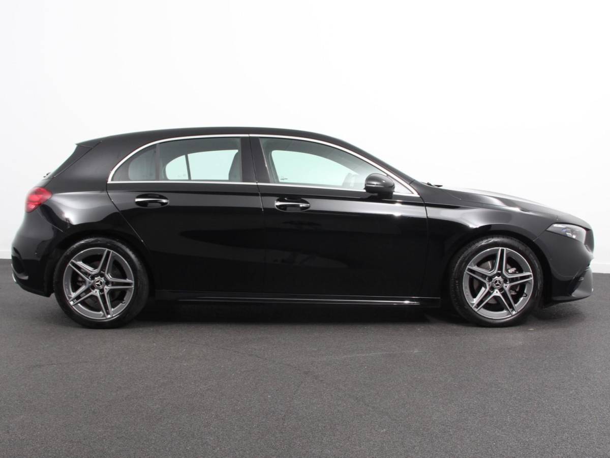 Mercedes-Benz A-Klasse Mercedes-Benz A-klasse 200 Automaat AMG Line | Navigatie | Climate control | Camera | Parkeer sensoren | Half Lederen Bekleding | Led  | Cruise Control adaptive | LM Velgen | Dab | Led