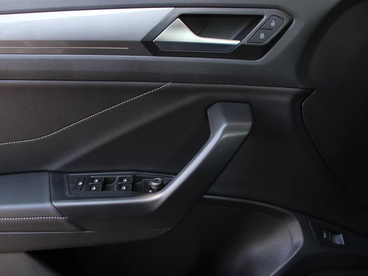 Volkswagen T-Roc Volkswagen T-Roc 1.5 TSI 150pk DSG Style Edition Navigatie Apple Carplay/Android Auto Camera Parkeersensoren Adaptive Cruise Control Dodehoek Assistent Elektrische achterklep Stoel- en stuurverwarming Full Led Climate Control Lichtmetalen velgen