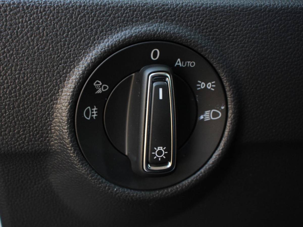 Volkswagen T-Roc Volkswagen T-Roc 1.5 TSI 150pk DSG Style Edition Navigatie Apple Carplay/Android Auto Camera Parkeersensoren Adaptive Cruise Control Dodehoek Assistent Elektrische achterklep Stoel- en stuurverwarming Full Led Climate Control Lichtmetalen velgen
