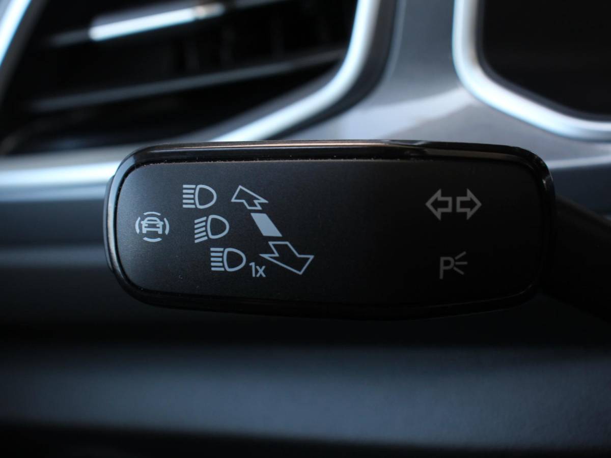 Volkswagen T-Roc Volkswagen T-Roc 1.5 TSI 150pk DSG Style Edition Navigatie Apple Carplay/Android Auto Camera Parkeersensoren Adaptive Cruise Control Dodehoek Assistent Elektrische achterklep Stoel- en stuurverwarming Full Led Climate Control Lichtmetalen velgen
