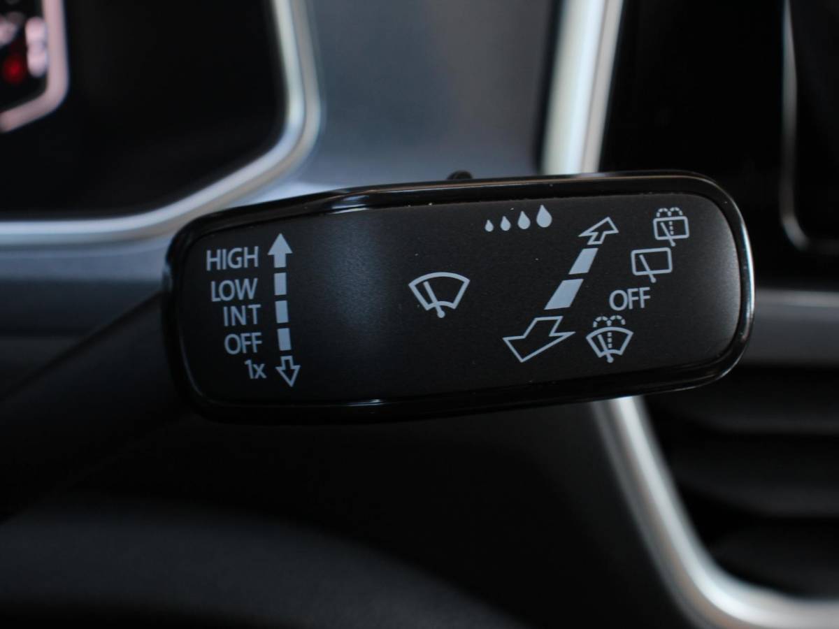 Volkswagen T-Roc Volkswagen T-Roc 1.5 TSI 150pk DSG Style Edition Navigatie Apple Carplay/Android Auto Camera Parkeersensoren Adaptive Cruise Control Dodehoek Assistent Elektrische achterklep Stoel- en stuurverwarming Full Led Climate Control Lichtmetalen velgen
