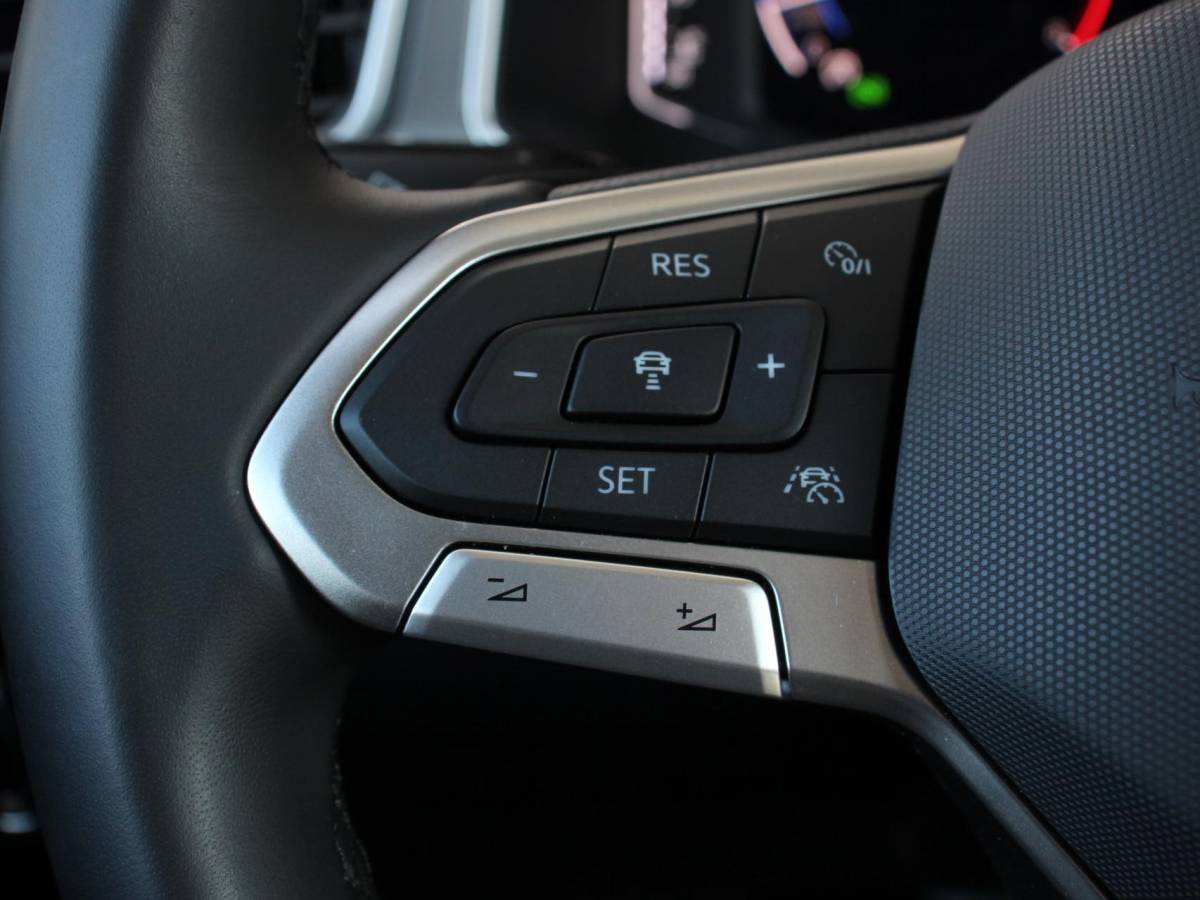 Volkswagen T-Roc Volkswagen T-Roc 1.5 TSI 150pk DSG Style Edition Navigatie Apple Carplay/Android Auto Camera Parkeersensoren Adaptive Cruise Control Dodehoek Assistent Elektrische achterklep Stoel- en stuurverwarming Full Led Climate Control Lichtmetalen velgen
