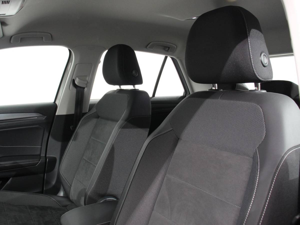 Volkswagen T-Roc Volkswagen T-Roc 1.5 TSI 150pk DSG Style Edition Navigatie Apple Carplay/Android Auto Camera Parkeersensoren Adaptive Cruise Control Dodehoek Assistent Elektrische achterklep Stoel- en stuurverwarming Full Led Climate Control Lichtmetalen velgen