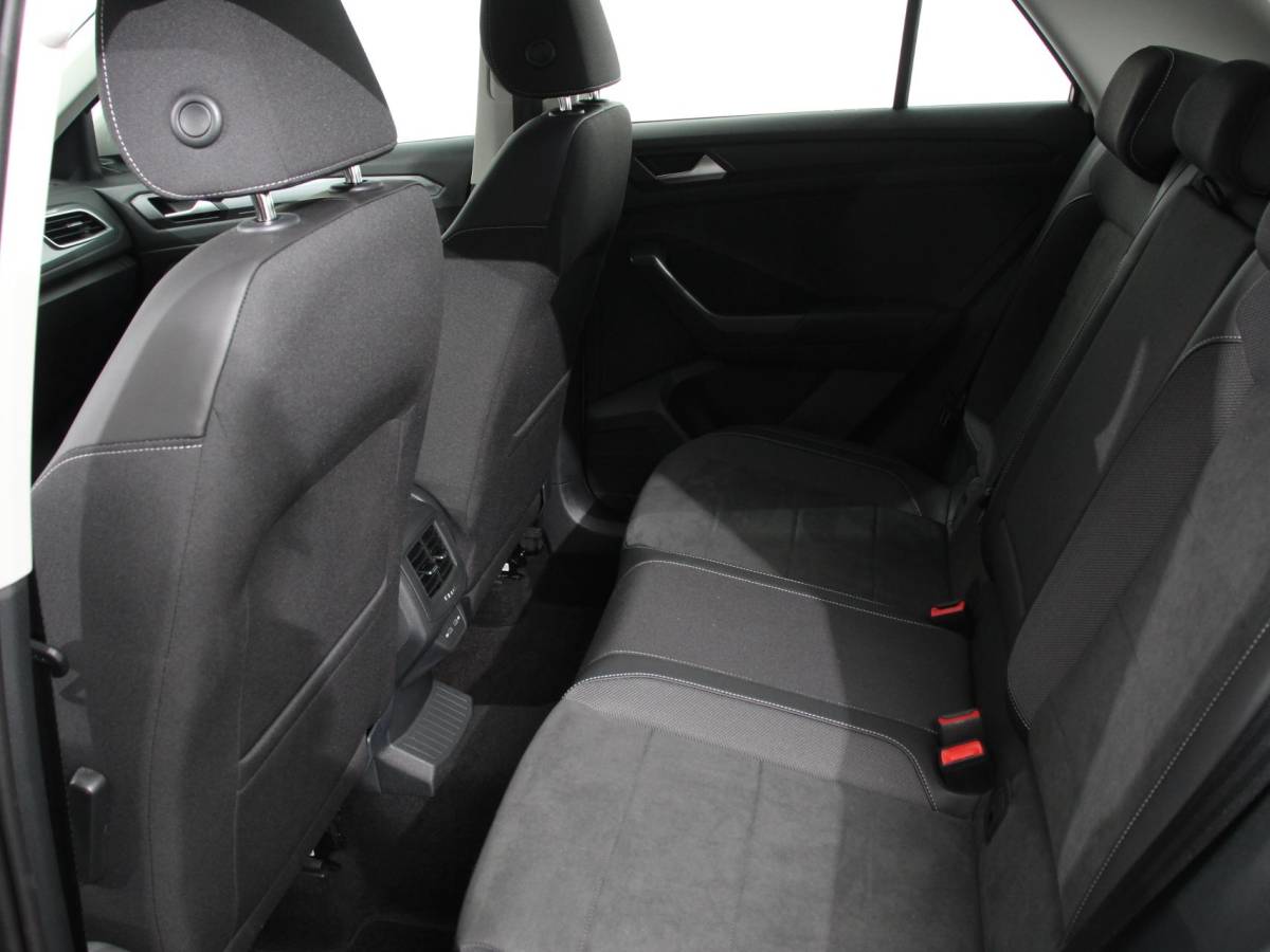 Volkswagen T-Roc Volkswagen T-Roc 1.5 TSI 150pk DSG Style Edition Navigatie Apple Carplay/Android Auto Camera Parkeersensoren Adaptive Cruise Control Dodehoek Assistent Elektrische achterklep Stoel- en stuurverwarming Full Led Climate Control Lichtmetalen velgen