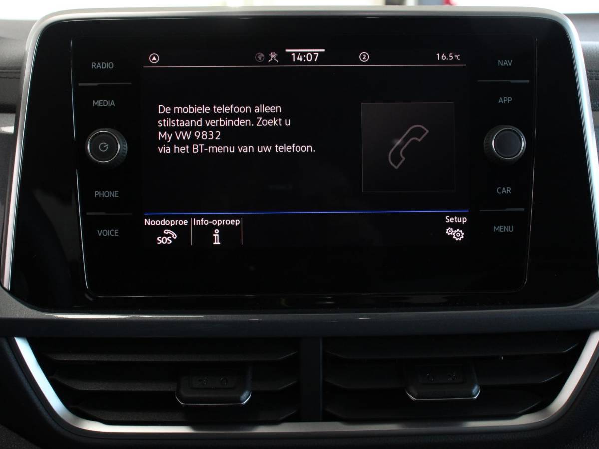 Volkswagen T-Roc Volkswagen T-Roc 1.5 TSI 150pk DSG Style Edition Navigatie Apple Carplay/Android Auto Camera Parkeersensoren Adaptive Cruise Control Dodehoek Assistent Elektrische achterklep Stoel- en stuurverwarming Full Led Climate Control Lichtmetalen velgen