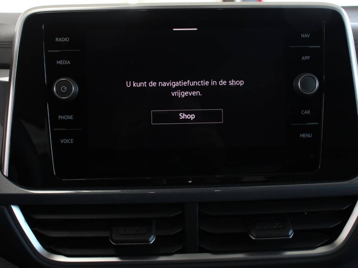 Volkswagen T-Roc Volkswagen T-Roc 1.5 TSI 150pk DSG Style Edition Navigatie Apple Carplay/Android Auto Camera Parkeersensoren Adaptive Cruise Control Dodehoek Assistent Elektrische achterklep Stoel- en stuurverwarming Full Led Climate Control Lichtmetalen velgen