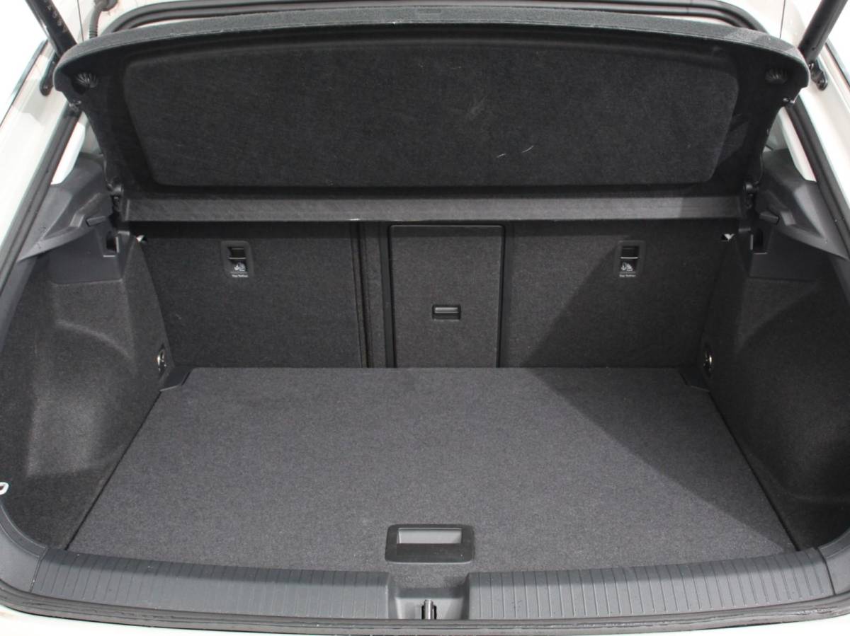 Volkswagen T-Roc Volkswagen T-Roc 1.5 TSI 150pk DSG Style Edition Navigatie Apple Carplay/Android Auto Camera Parkeersensoren Adaptive Cruise Control Dodehoek Assistent Elektrische achterklep Stoel- en stuurverwarming Full Led Climate Control Lichtmetalen velgen