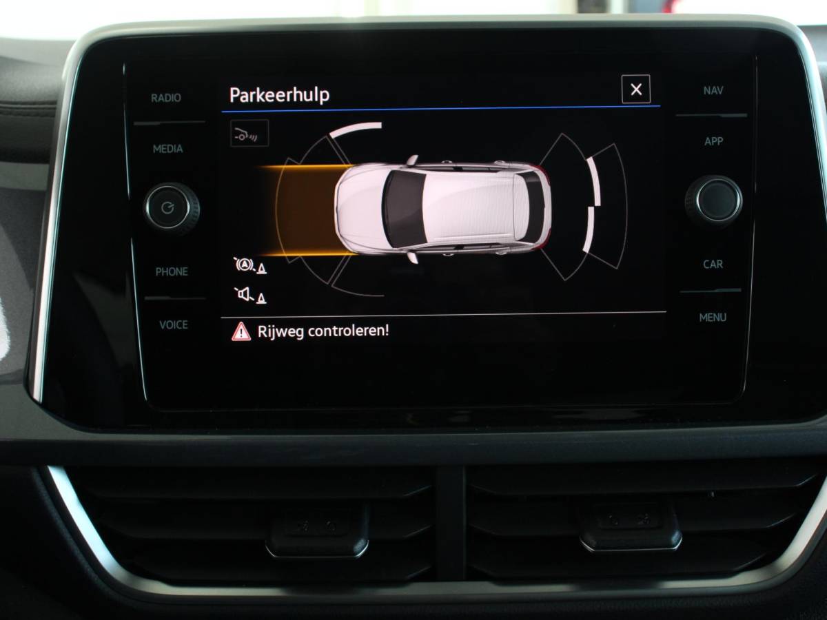 Volkswagen T-Roc Volkswagen T-Roc 1.5 TSI 150pk DSG Style Edition Navigatie Apple Carplay/Android Auto Camera Parkeersensoren Adaptive Cruise Control Dodehoek Assistent Elektrische achterklep Stoel- en stuurverwarming Full Led Climate Control Lichtmetalen velgen