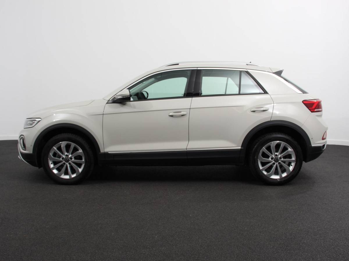 Volkswagen T-Roc Volkswagen T-Roc 1.5 TSI 150pk DSG Style Edition Navigatie Apple Carplay/Android Auto Camera Parkeersensoren Adaptive Cruise Control Dodehoek Assistent Elektrische achterklep Stoel- en stuurverwarming Full Led Climate Control Lichtmetalen velgen
