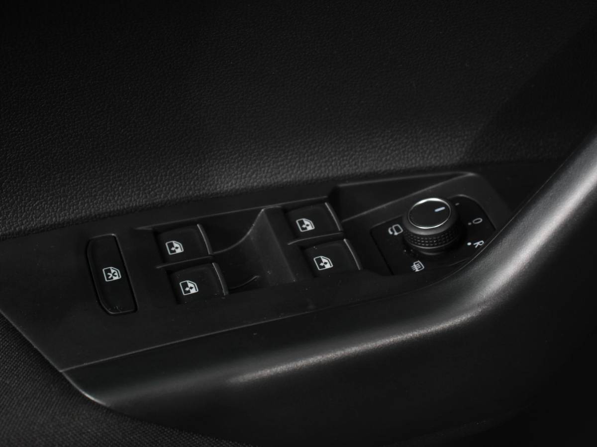 Volkswagen Polo Volkswagen Polo 2.0 TSI GTI Automaat Navigatie Apple Carplay / Android Auto Adaptive Cruise Control Parkersensoren Park Assist Dodehoek Assistent Stoelverwarming Climate Control