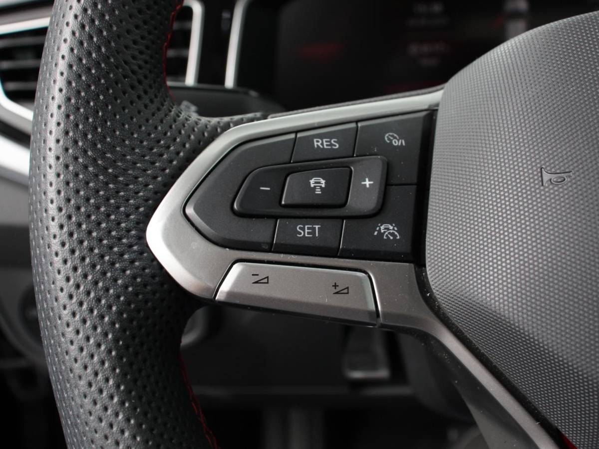 Volkswagen Polo Volkswagen Polo 2.0 TSI GTI Automaat Navigatie Apple Carplay / Android Auto Adaptive Cruise Control Parkersensoren Park Assist Dodehoek Assistent Stoelverwarming Climate Control
