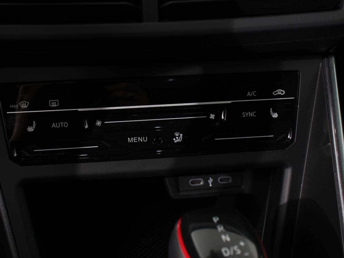 Volkswagen Polo Volkswagen Polo 2.0 TSI GTI Automaat Navigatie Apple Carplay / Android Auto Adaptive Cruise Control Parkersensoren Park Assist Dodehoek Assistent Stoelverwarming Climate Control