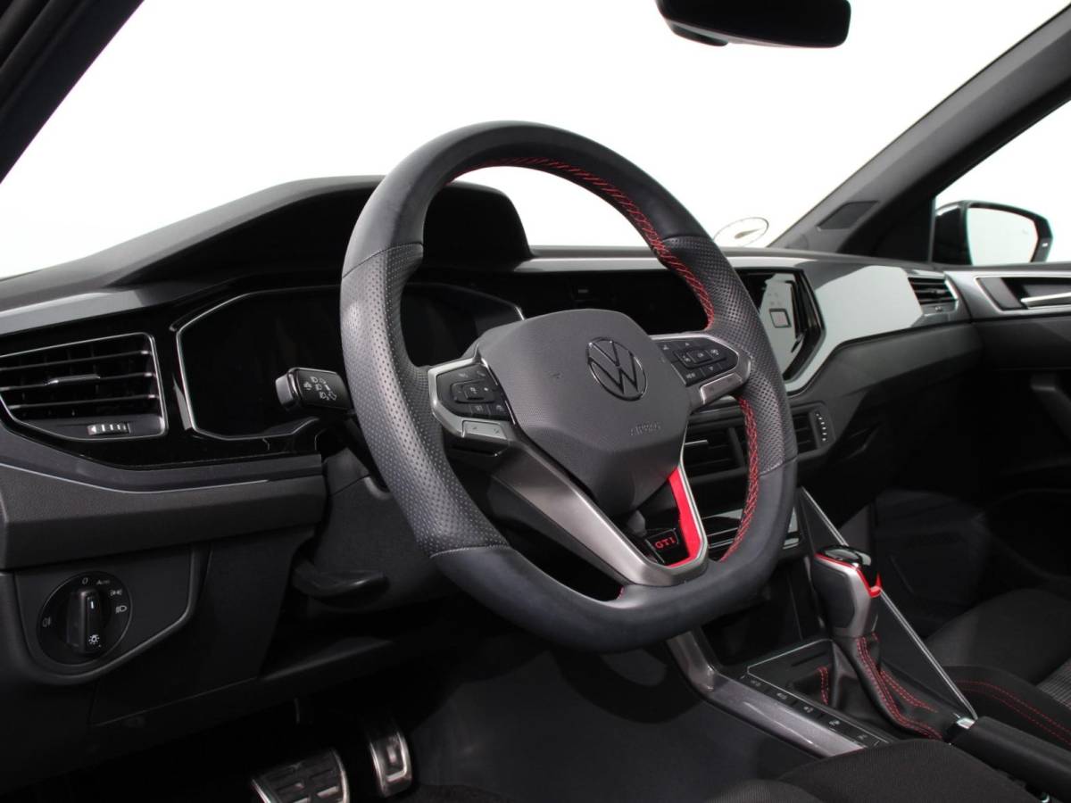 Volkswagen Polo Volkswagen Polo 2.0 TSI GTI Automaat Navigatie Apple Carplay / Android Auto Adaptive Cruise Control Parkersensoren Park Assist Dodehoek Assistent Stoelverwarming Climate Control