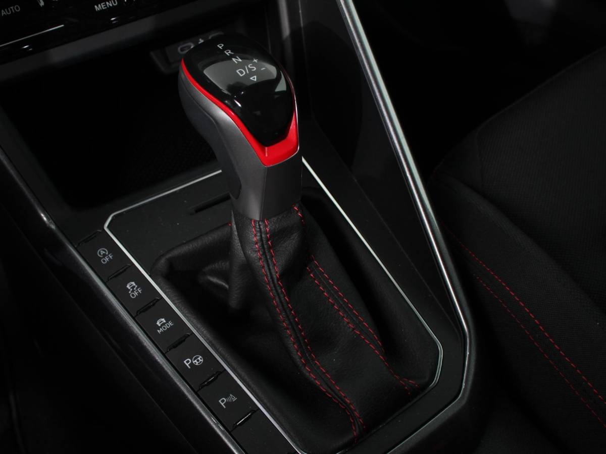 Volkswagen Polo Volkswagen Polo 2.0 TSI GTI Automaat Navigatie Apple Carplay / Android Auto Adaptive Cruise Control Parkersensoren Park Assist Dodehoek Assistent Stoelverwarming Climate Control