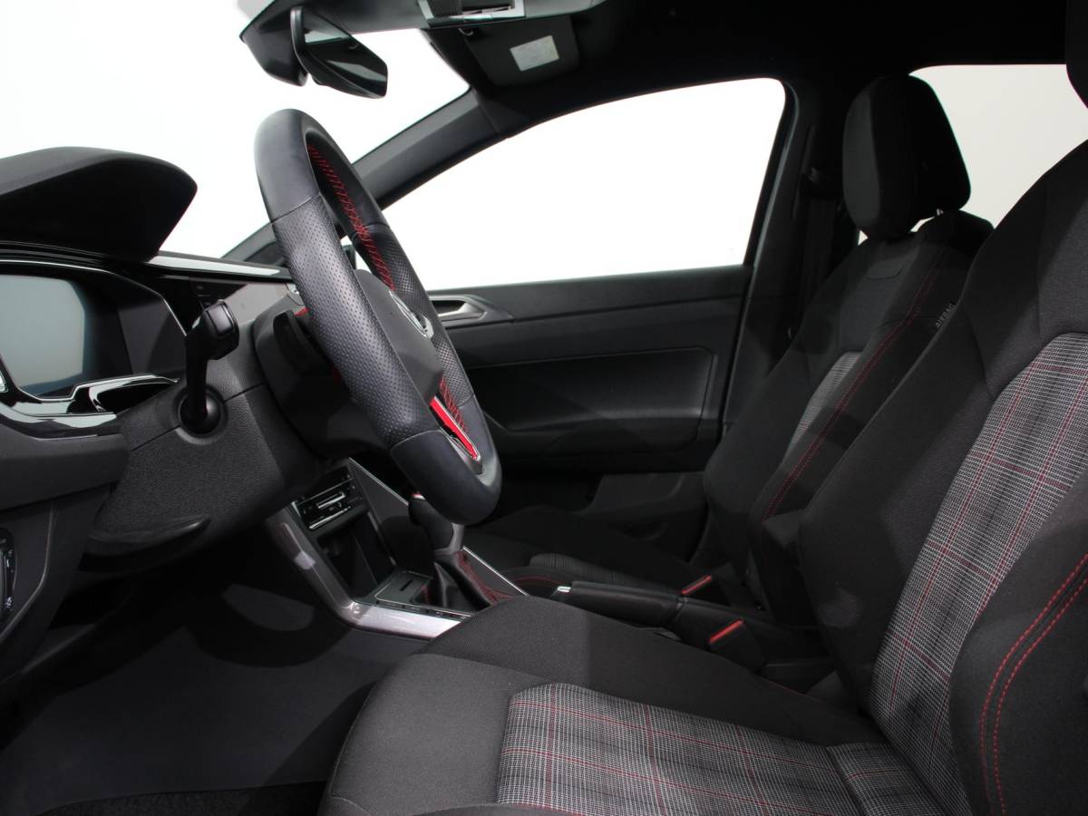 Volkswagen Polo Volkswagen Polo 2.0 TSI GTI Automaat Navigatie Apple Carplay / Android Auto Adaptive Cruise Control Parkersensoren Park Assist Dodehoek Assistent Stoelverwarming Climate Control