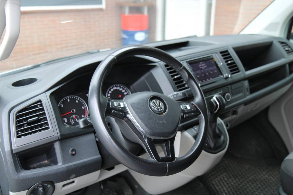 Volkswagen Transporter Volkswagen Transporter 2.0 TDI DSG L2H1 Comfrotline / Automaat / Trekhaak / App connect