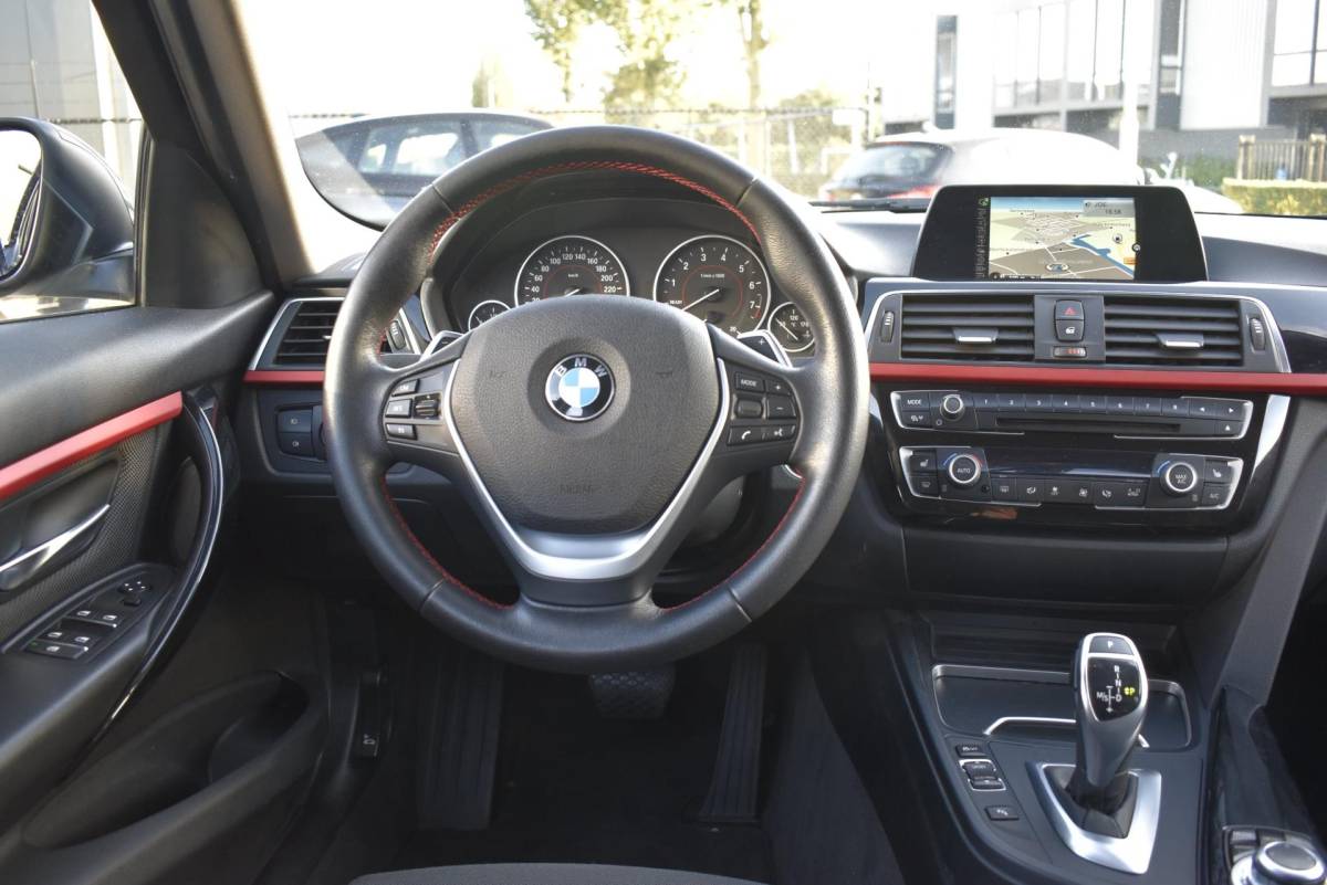 BMW 3 Serie BMW 3-serie Touring 320i Sport
