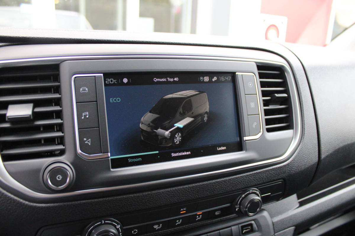 Citroën ë-Jumpy Citroen ë-Jumpy L2 136PK AUTOMAAT 75 kWh | NAVIGATIE 10″ TOUCHSCREEN | ACHTERUITRIJ CAMERA | APPLE CARPLAY/ANDROID AUTO | PARKEERSENSOREN | CRUISE CONTROL | DAB+ RADIO | NIEUWE BUS! | 3-ZITS |