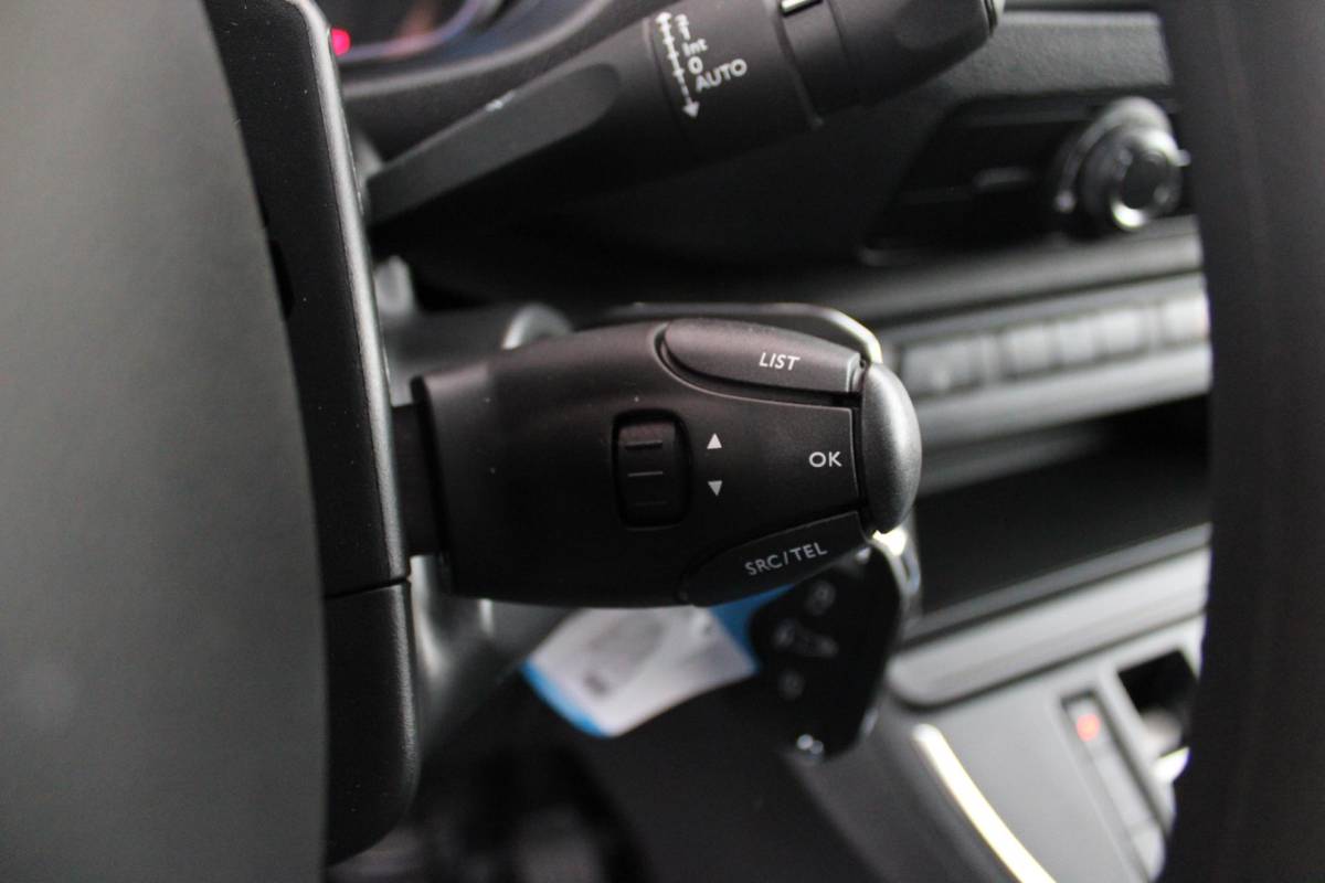 Citroën ë-Jumpy Citroen ë-Jumpy L2 136PK AUTOMAAT 75 kWh | NAVIGATIE 10″ TOUCHSCREEN | ACHTERUITRIJ CAMERA | APPLE CARPLAY/ANDROID AUTO | PARKEERSENSOREN | CRUISE CONTROL | DAB+ RADIO | NIEUWE BUS! | 3-ZITS |