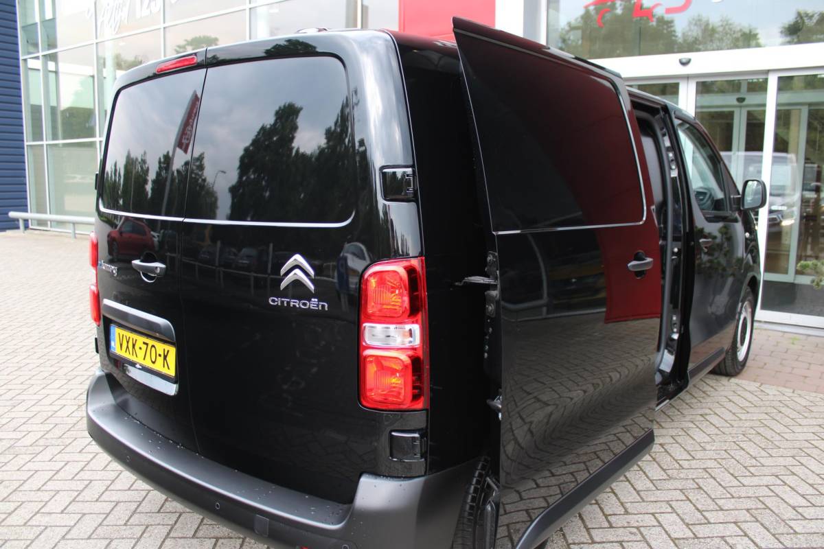 Citroën ë-Jumpy Citroen ë-Jumpy L2 136PK AUTOMAAT 75 kWh | NAVIGATIE 10″ TOUCHSCREEN | ACHTERUITRIJ CAMERA | APPLE CARPLAY/ANDROID AUTO | PARKEERSENSOREN | CRUISE CONTROL | DAB+ RADIO | NIEUWE BUS! | 3-ZITS |