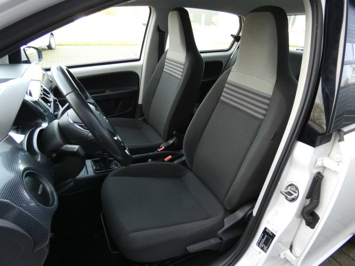 Volkswagen up! Volkswagen Up! 1.0 75 PK Move Up! | AIRCO | 127000 KM!!!