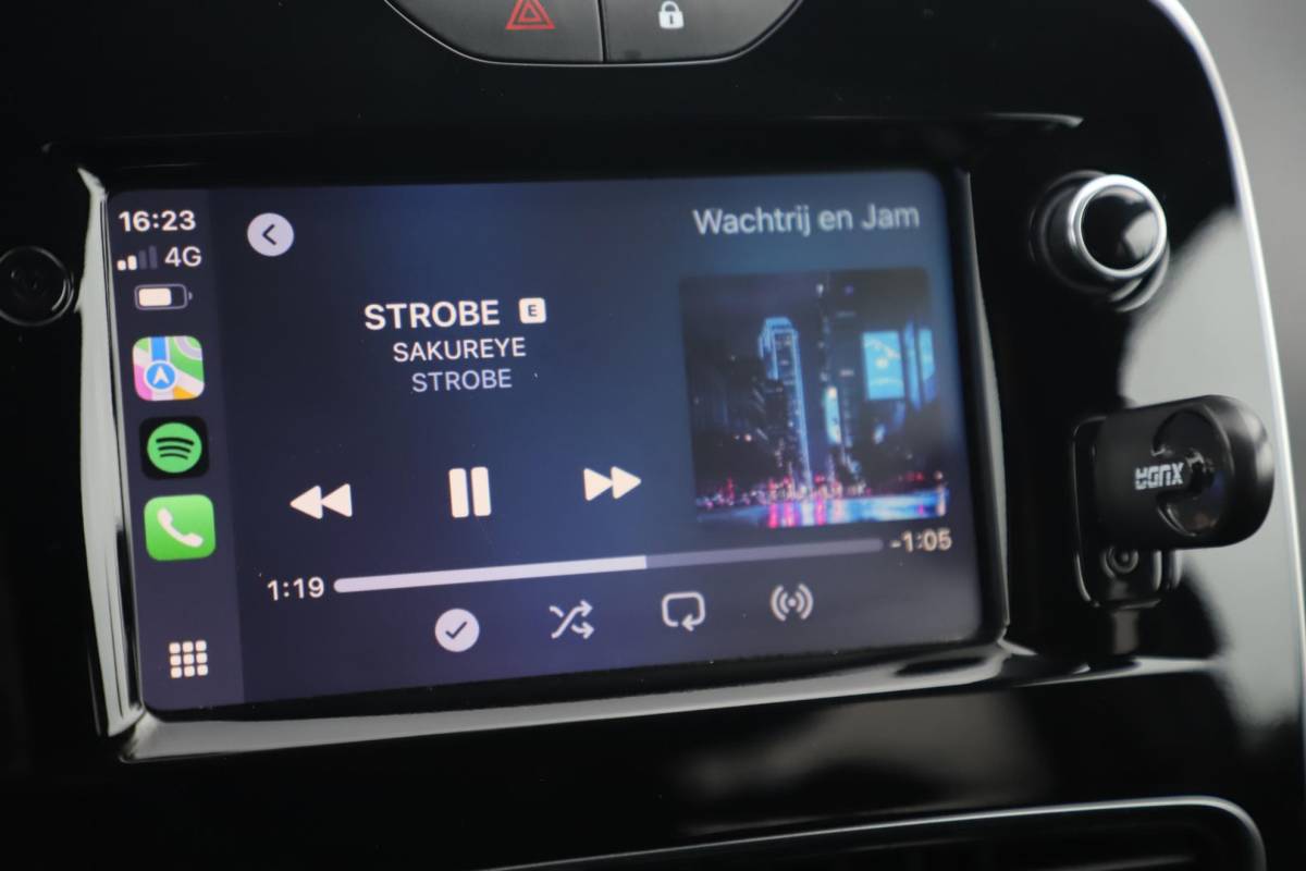 Renault Clio Renault Clio Estate 0.9 TCe Limited Nardo Grey 16 inch LMV Keyless Navigatie Carplay Airco Cruise Control