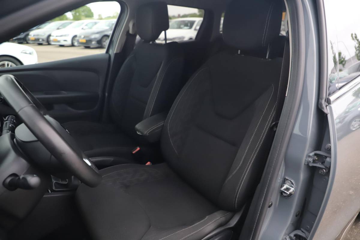 Renault Clio Renault Clio Estate 0.9 TCe Limited Nardo Grey 16 inch LMV Keyless Navigatie Carplay Airco Cruise Control
