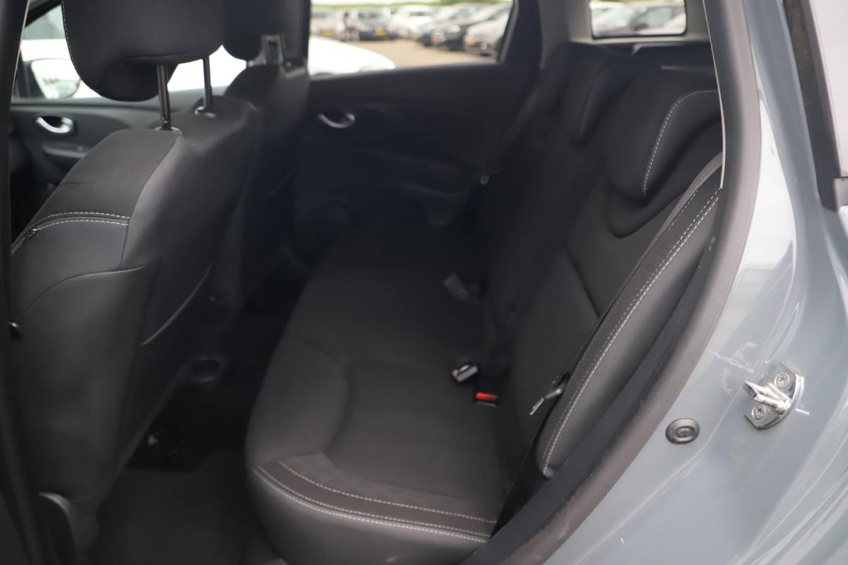 Renault Clio Renault Clio Estate 0.9 TCe Limited Nardo Grey 16 inch LMV Keyless Navigatie Carplay Airco Cruise Control