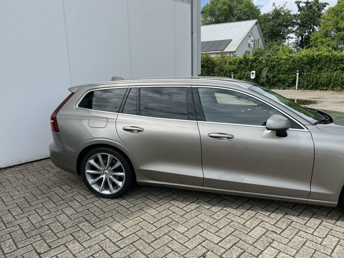 Volvo V60 Volvo V60 2.0 T4 Mom.|ACC|PAS V/A|Blis|19″|