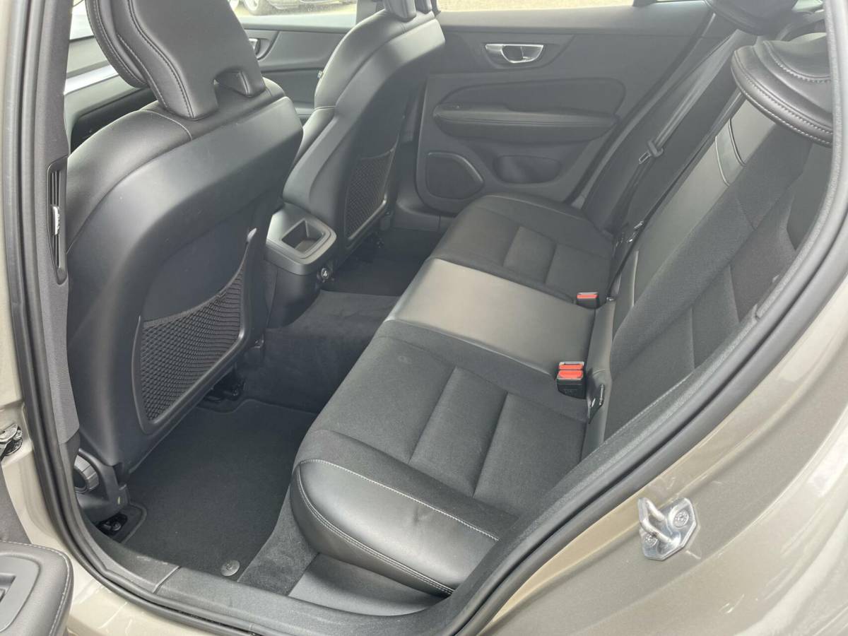 Volvo V60 Volvo V60 2.0 T4 Mom.|ACC|PAS V/A|Blis|19″|