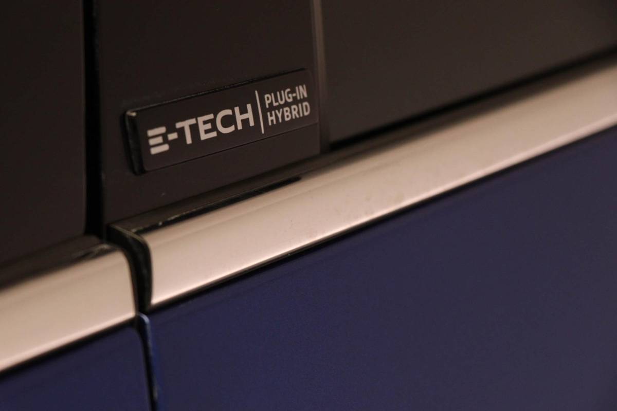 Renault Mégane Renault Megane 1.6 Plug-In Hybrid 160 R.S. Line | PANORAMADAK | LED | DAB | APPLE | CAMERA | 18″