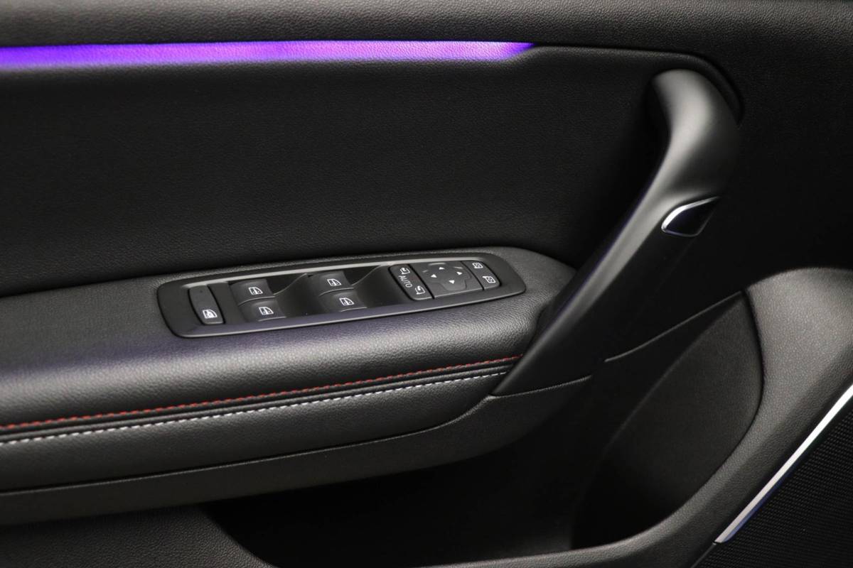 Renault Mégane Renault Megane 1.6 Plug-In Hybrid 160 R.S. Line | PANORAMADAK | LED | DAB | APPLE | CAMERA | 18″