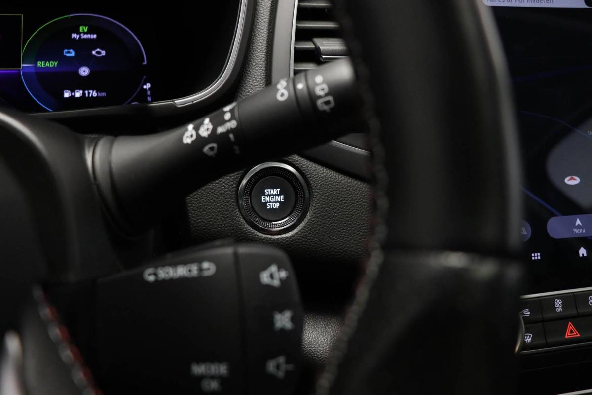 Renault Mégane Renault Megane 1.6 Plug-In Hybrid 160 R.S. Line | PANORAMADAK | LED | DAB | APPLE | CAMERA | 18″