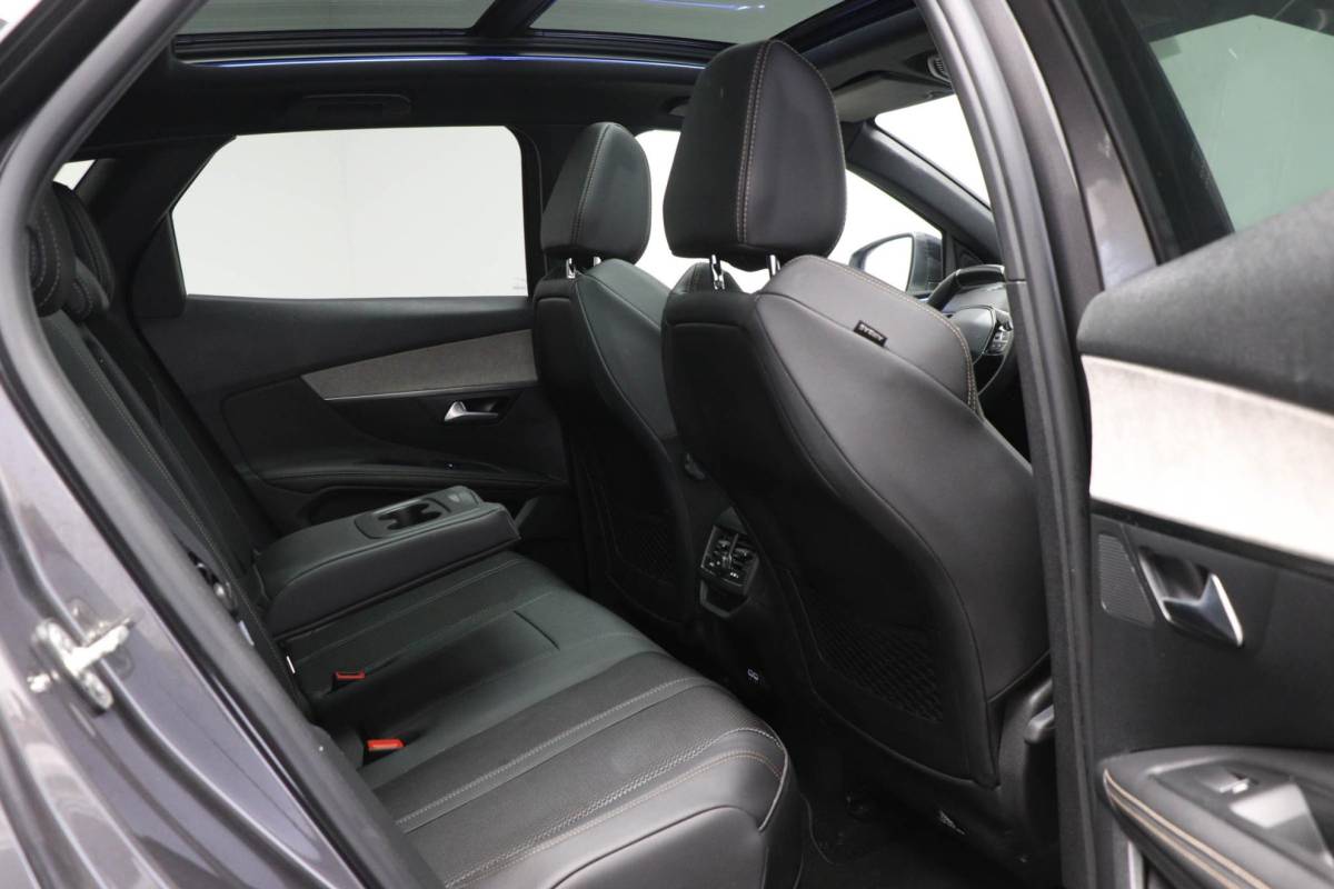 Peugeot 3008 Peugeot 3008 1.6 HYbrid4 300 GT | PANORAMADAK | STOELVERWARMING | DAB | APPLE | CAMERA