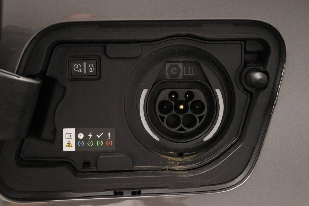 Peugeot 3008 Peugeot 3008 1.6 HYbrid4 300 GT | PANORAMADAK | STOELVERWARMING | DAB | APPLE | CAMERA