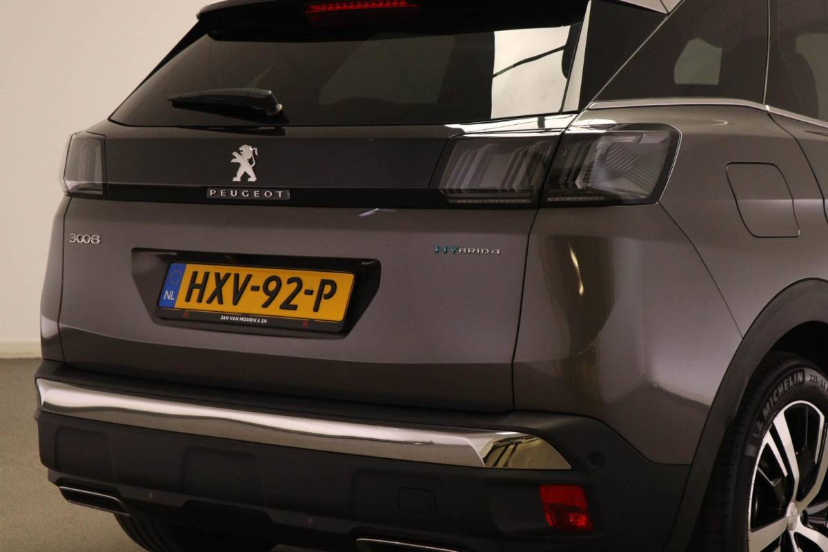 Peugeot 3008 Peugeot 3008 1.6 HYbrid4 300 GT | PANORAMADAK | STOELVERWARMING | DAB | APPLE | CAMERA