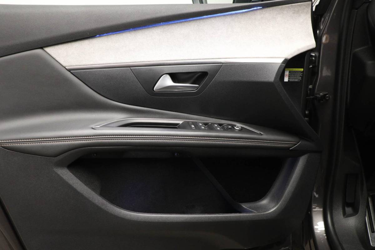 Peugeot 3008 Peugeot 3008 1.6 HYbrid4 300 GT | PANORAMADAK | STOELVERWARMING | DAB | APPLE | CAMERA